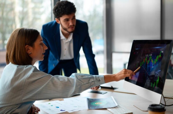 Como a Tron acompanha as mudança legais e implementa atualizações automáticas para seus clientes